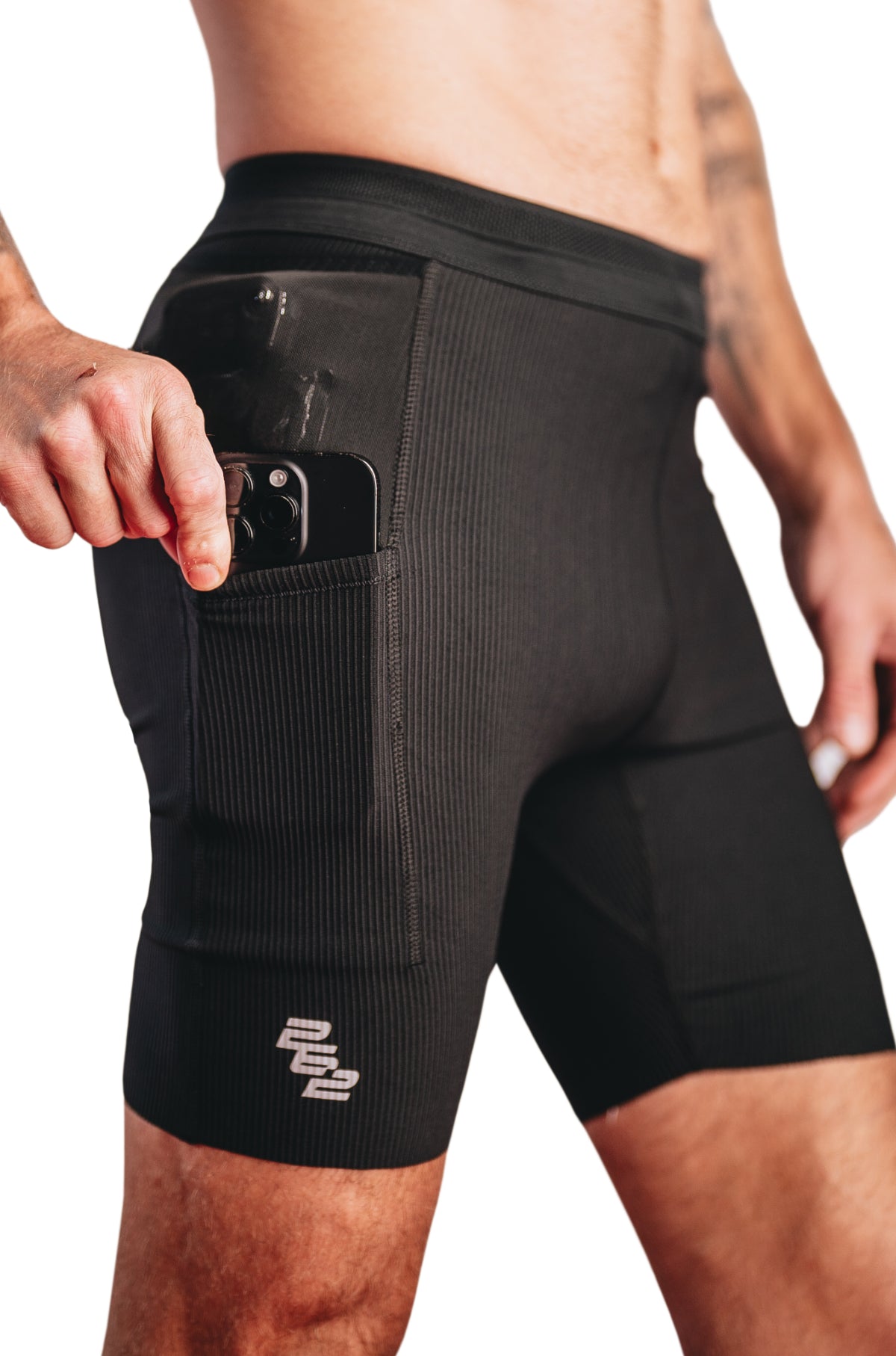 262 Pocket shorts with 360° mesh pockets carrying phone and gels